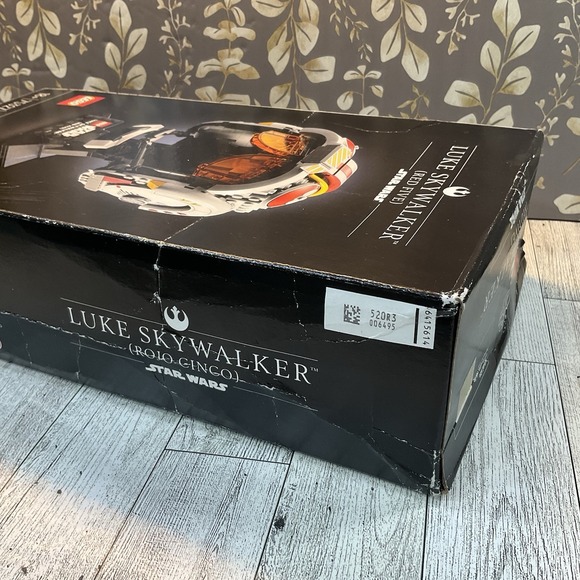 LEGO Star Wars Luke Skywalker Red Five Helmet 75327 set - New Distressed Box - Picture 4 of 7